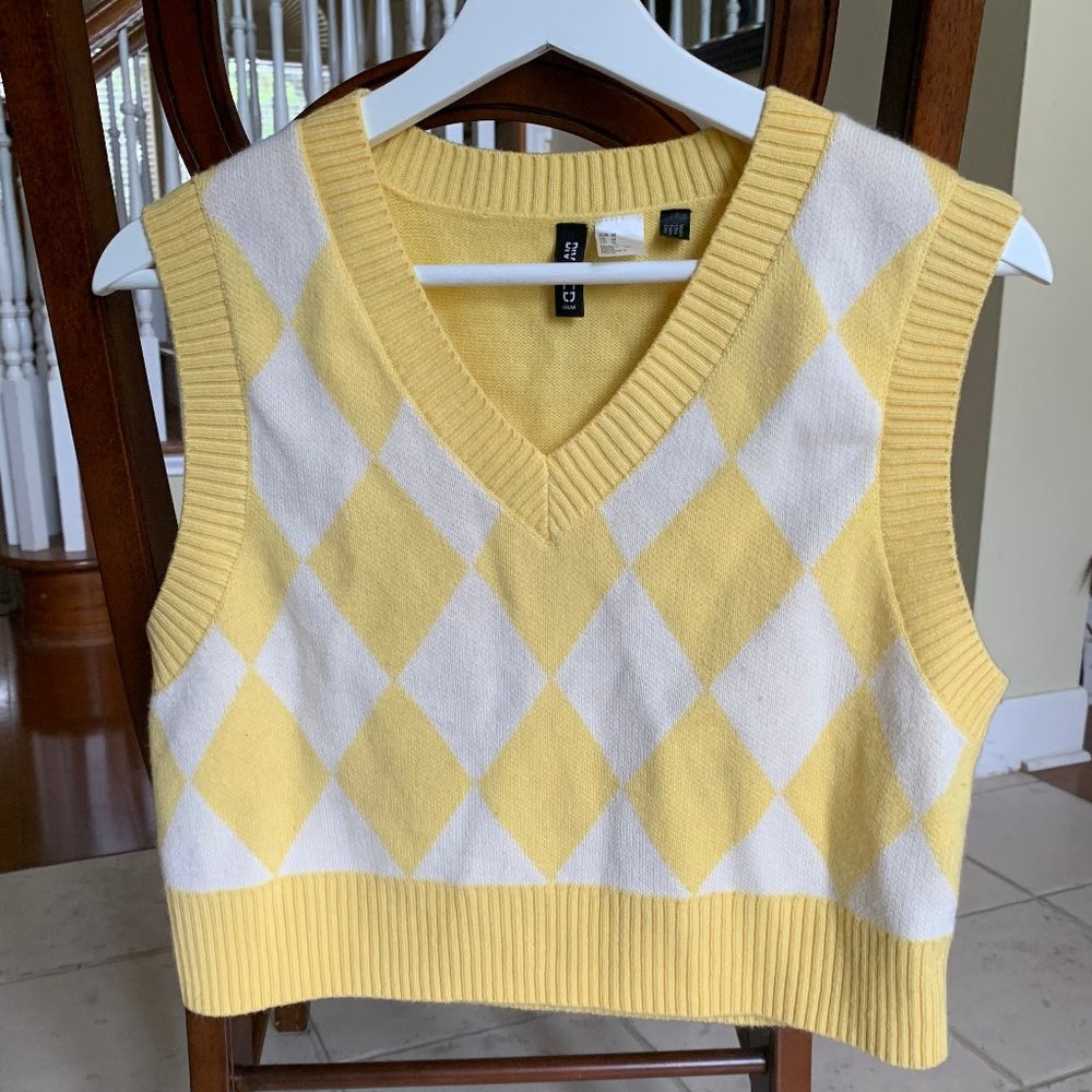 H&M Diamond Pattern Yellow and White Vest  *DISCOUNT SHIPPING!!*